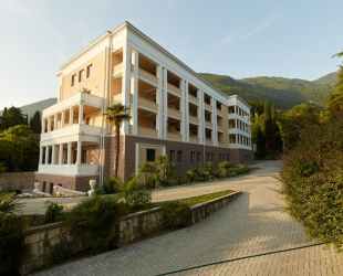 Old Gagra Hotel