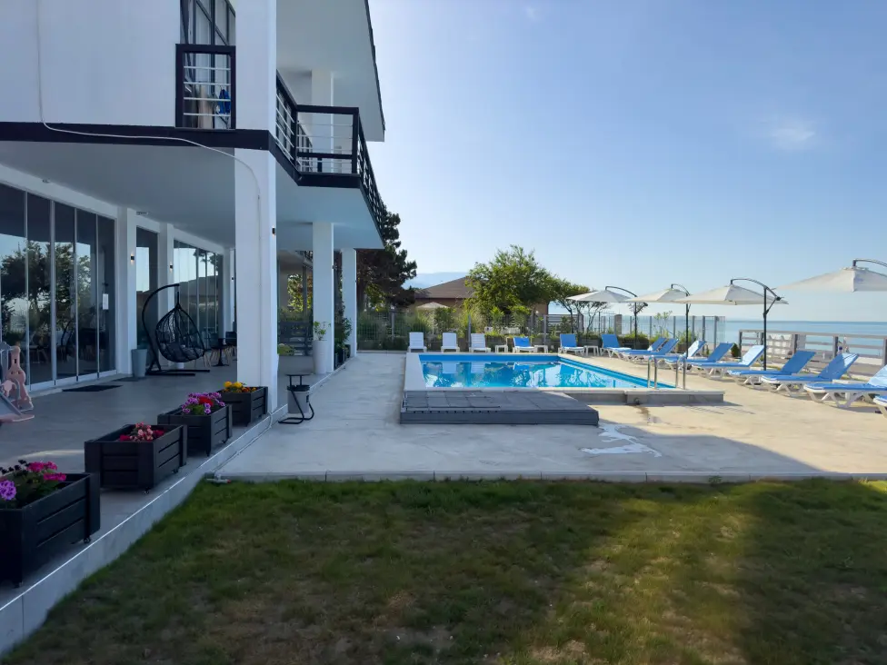 GREEN LAND HOTEL