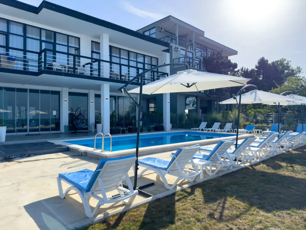 GREEN LAND HOTEL