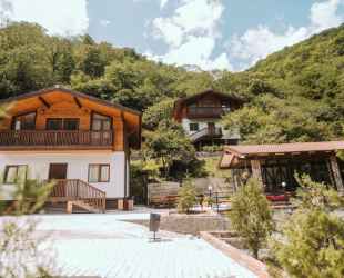 Отель Грасс