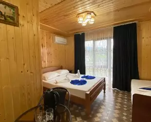 Трехместный однокомнатный номер с балконом