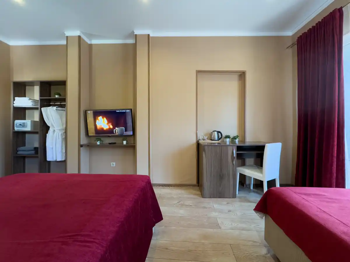 Трёхместный однокомнатный Супериор  c балконом 