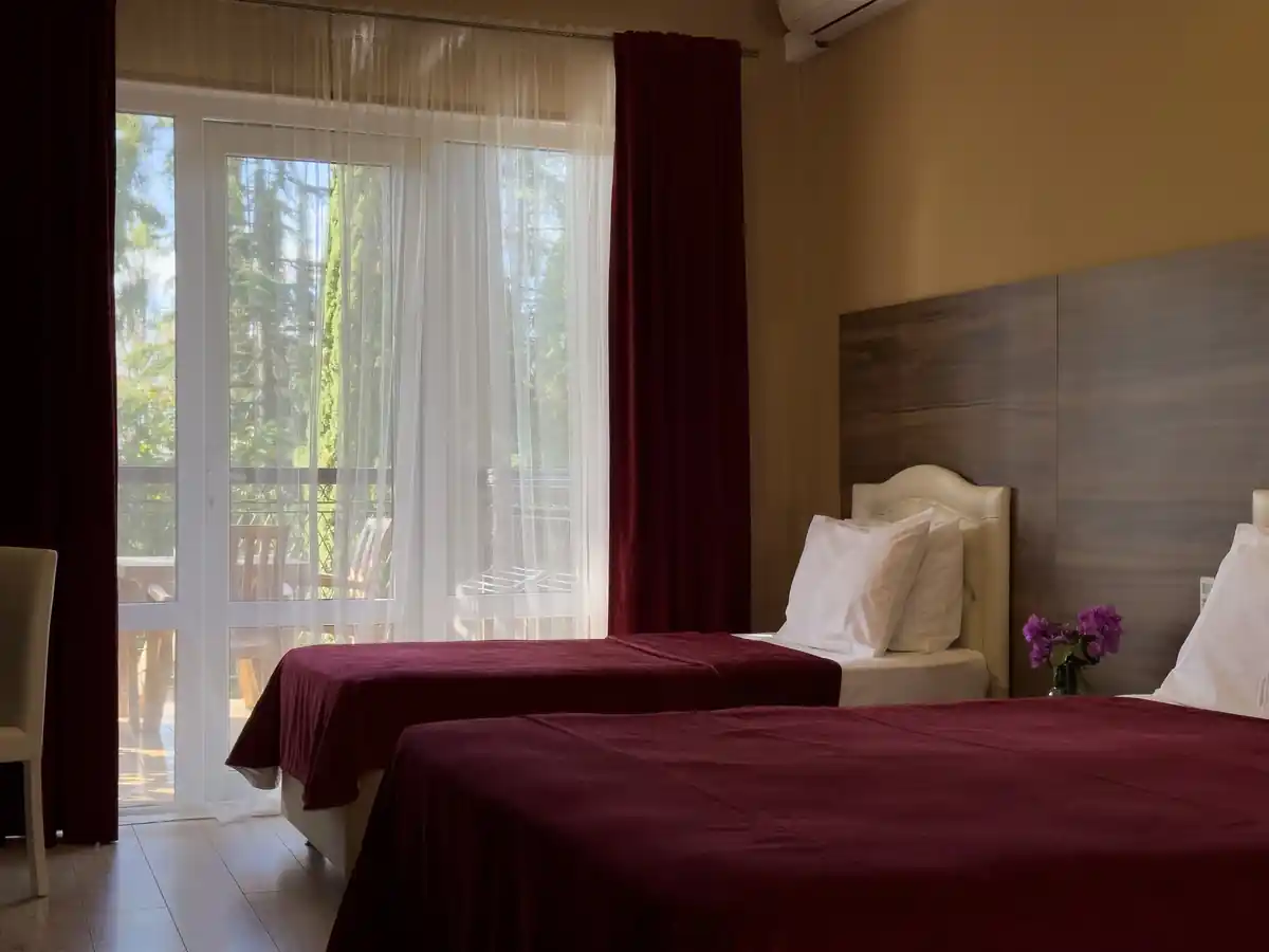 Трёхместный однокомнатный Супериор  c балконом 