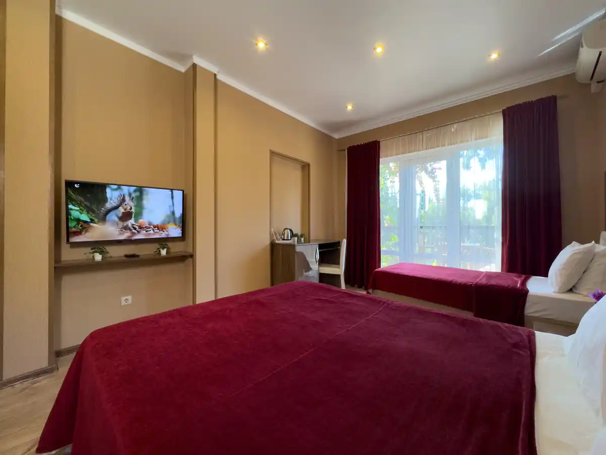 Трёхместный однокомнатный Супериор  c балконом 