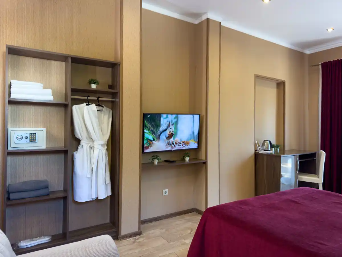 Трёхместный однокомнатный Супериор  c балконом 