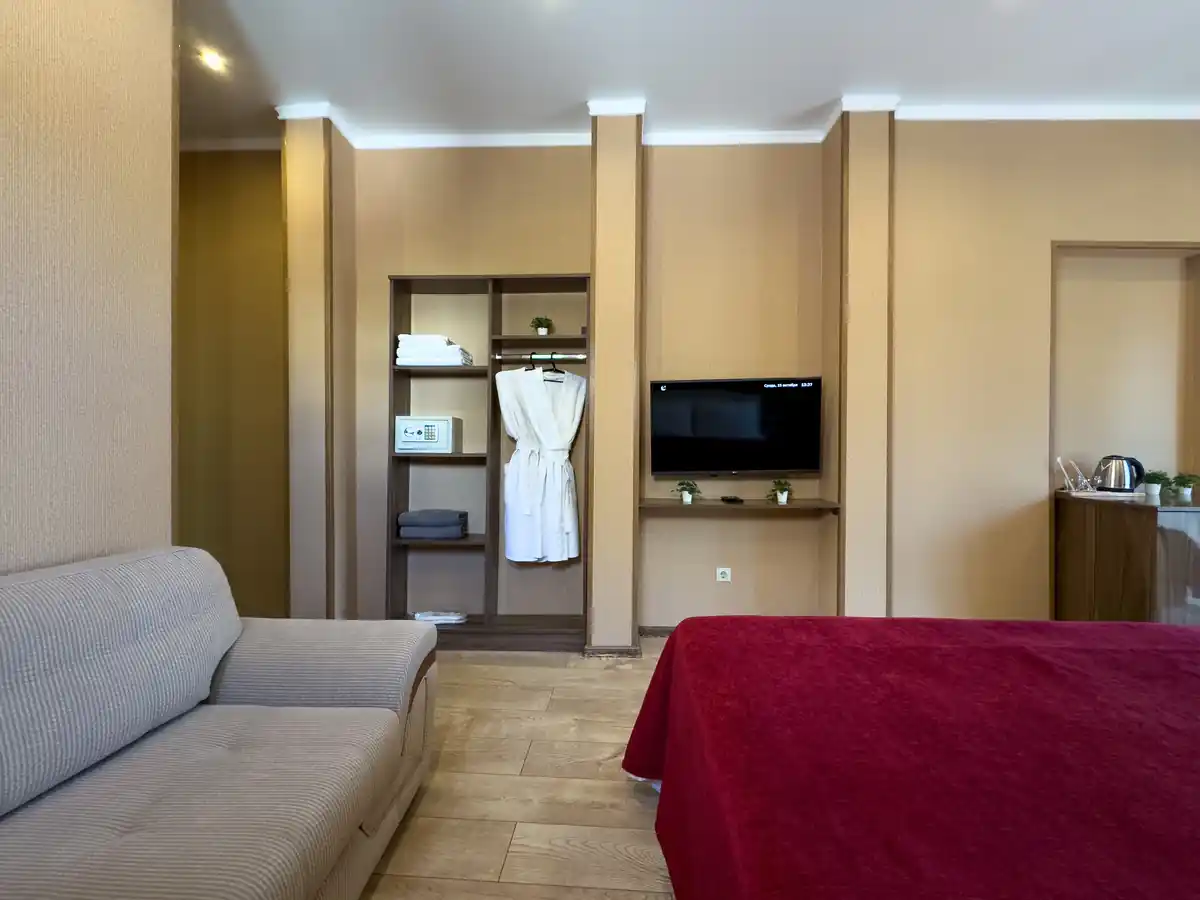 Трёхместный однокомнатный Супериор  c балконом 