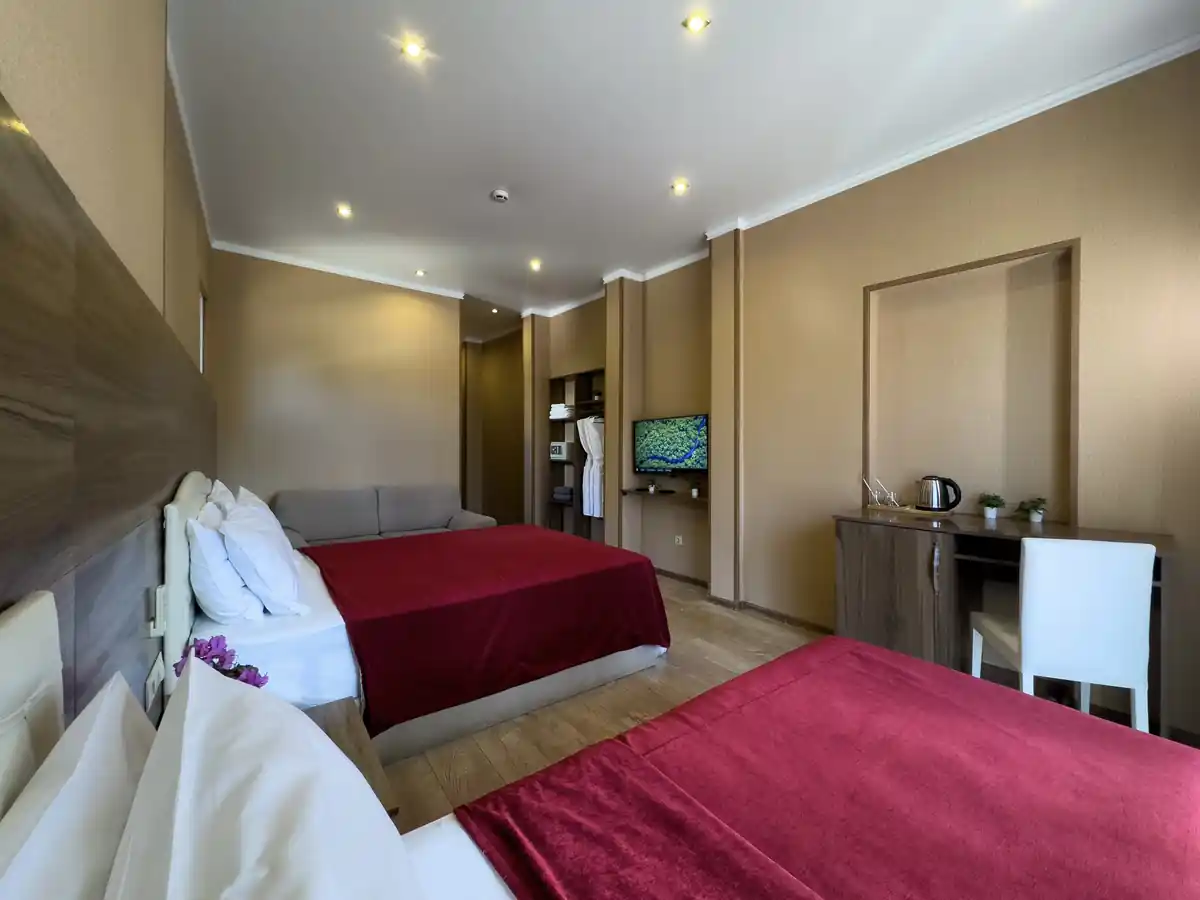 Трёхместный однокомнатный Супериор  c балконом 