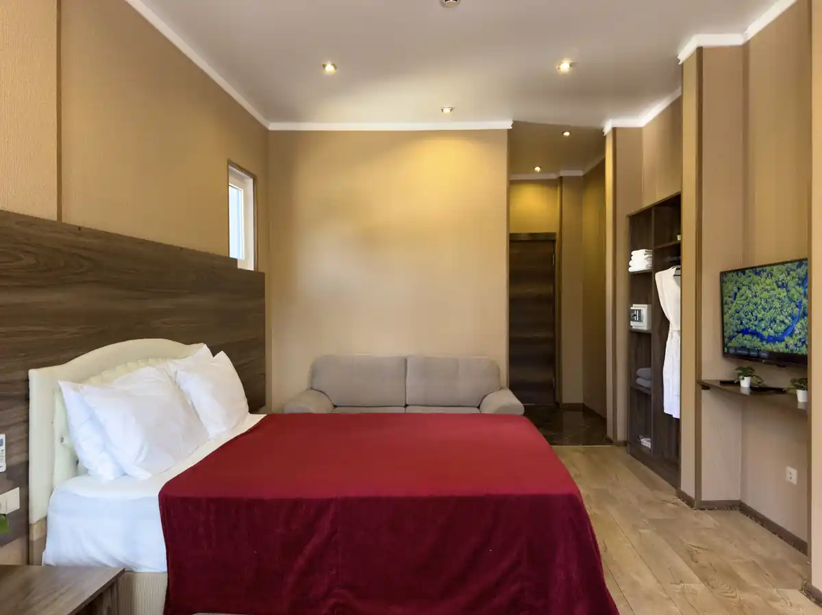 Трёхместный однокомнатный Супериор  c балконом 