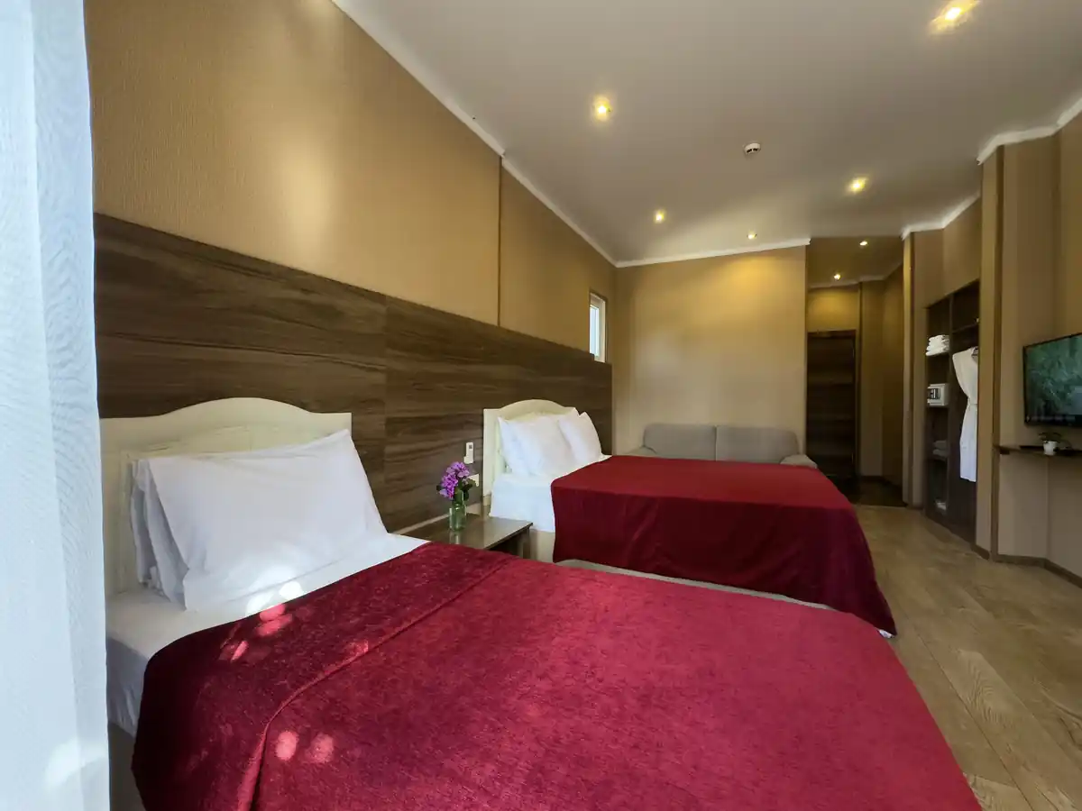 Трёхместный однокомнатный Супериор  c балконом 