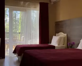 Трёхместный однокомнатный Супериор  c балконом 