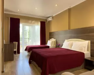 Трёхместный однокомнатный Супериор  c балконом 