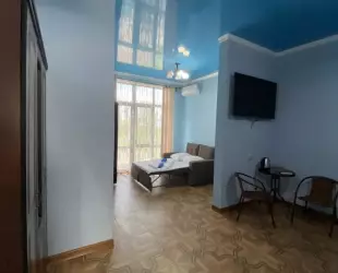 Четырехместный двухкомнатный номер с балконом