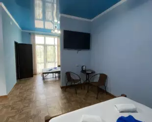 Четырехместный двухкомнатный номер с балконом
