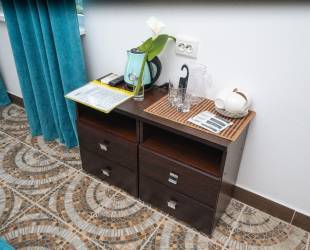 Четырехместный с двухъярусной кроватью 