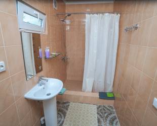 Четырехместный с двухъярусной кроватью 