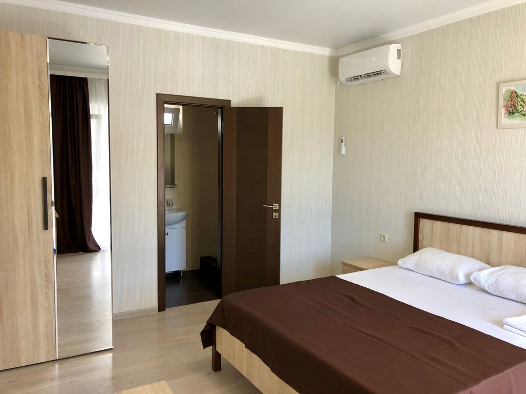 Большой двухместный номер с 1 кроватью