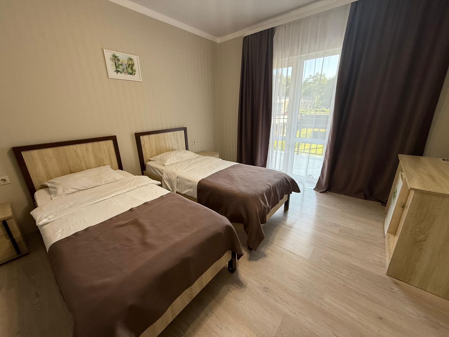 Просторный двухместный номер с 2 отдельными кроватями