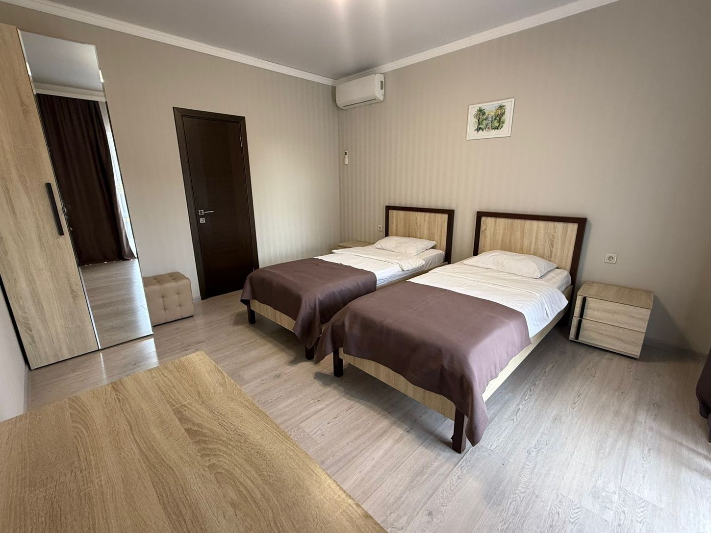 Просторный двухместный номер с 2 отдельными кроватями