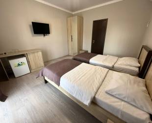 Просторный двухместный номер с 2 отдельными кроватями